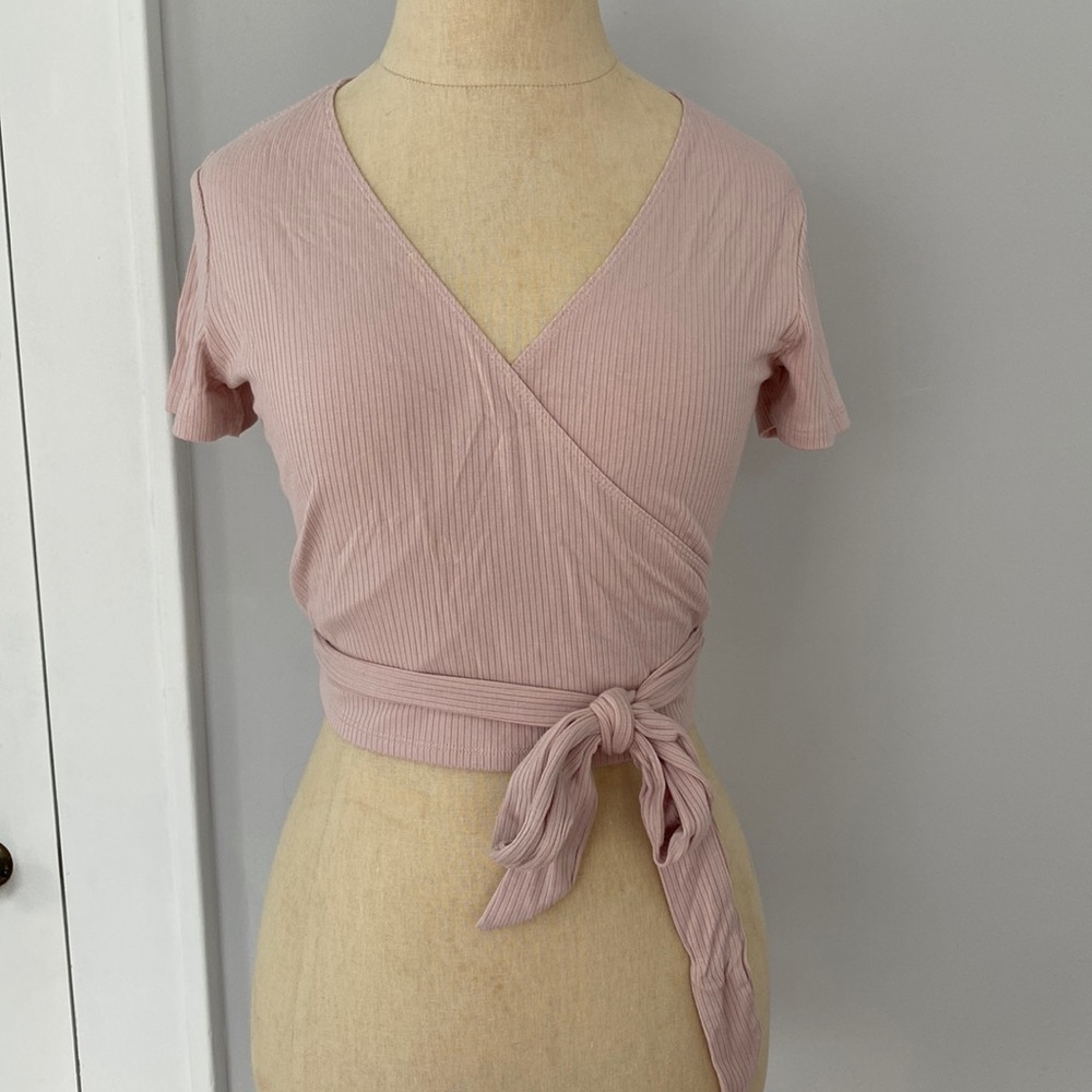 Light mauve wrap crop top with tie